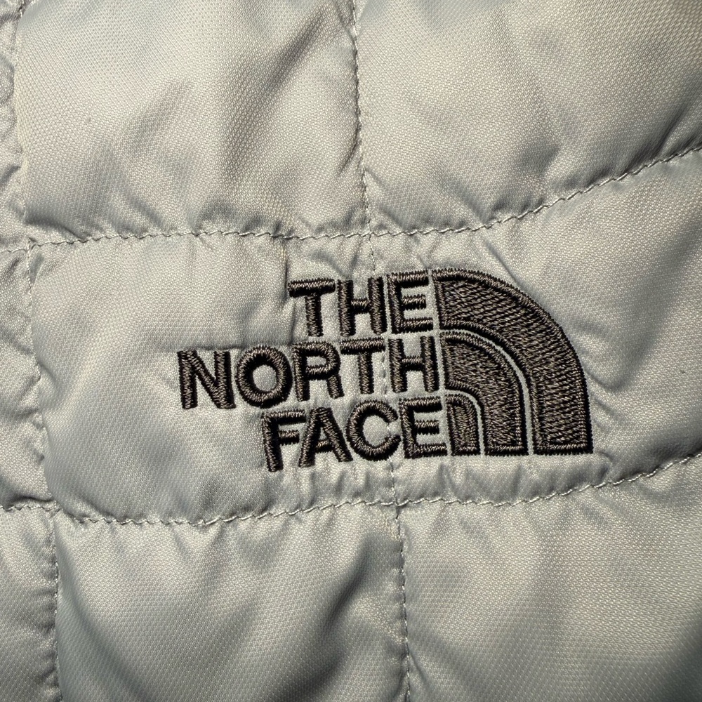 The North Face Men's Kilowatt Thermoball Hooded Jacket Quilted Grey Size Medium - Picture 2 of 13